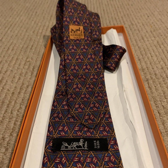 Hermes 100% Silk Made In France Rope Triangle Pattern NIB - Picture 7 of 10